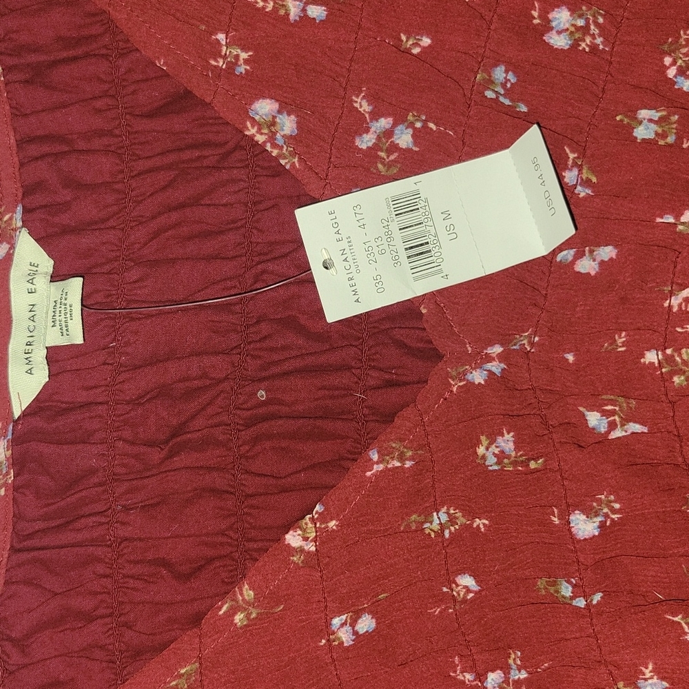 American Eagle Flowy Crop top - Picture 2 of 4